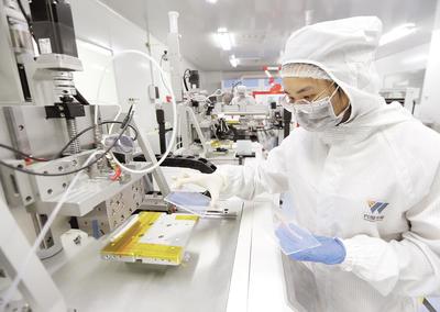 萬度光能 以智造引領(lǐng)新能源科技研發(fā)新紀(jì)元